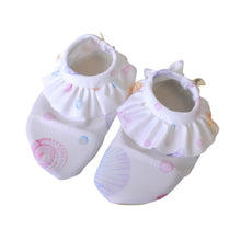 Load image into Gallery viewer, White Seashells Non Slip Aqua Shoes