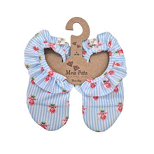 Load image into Gallery viewer, Blue &amp; White Strawberries Non Slip Aqua Shoes