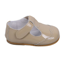 Load image into Gallery viewer, Beige Patent Shoes